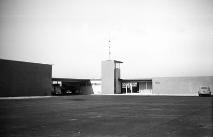 Orange_County_Harbor_District_offices,_Newport_Beach,_circa_1955